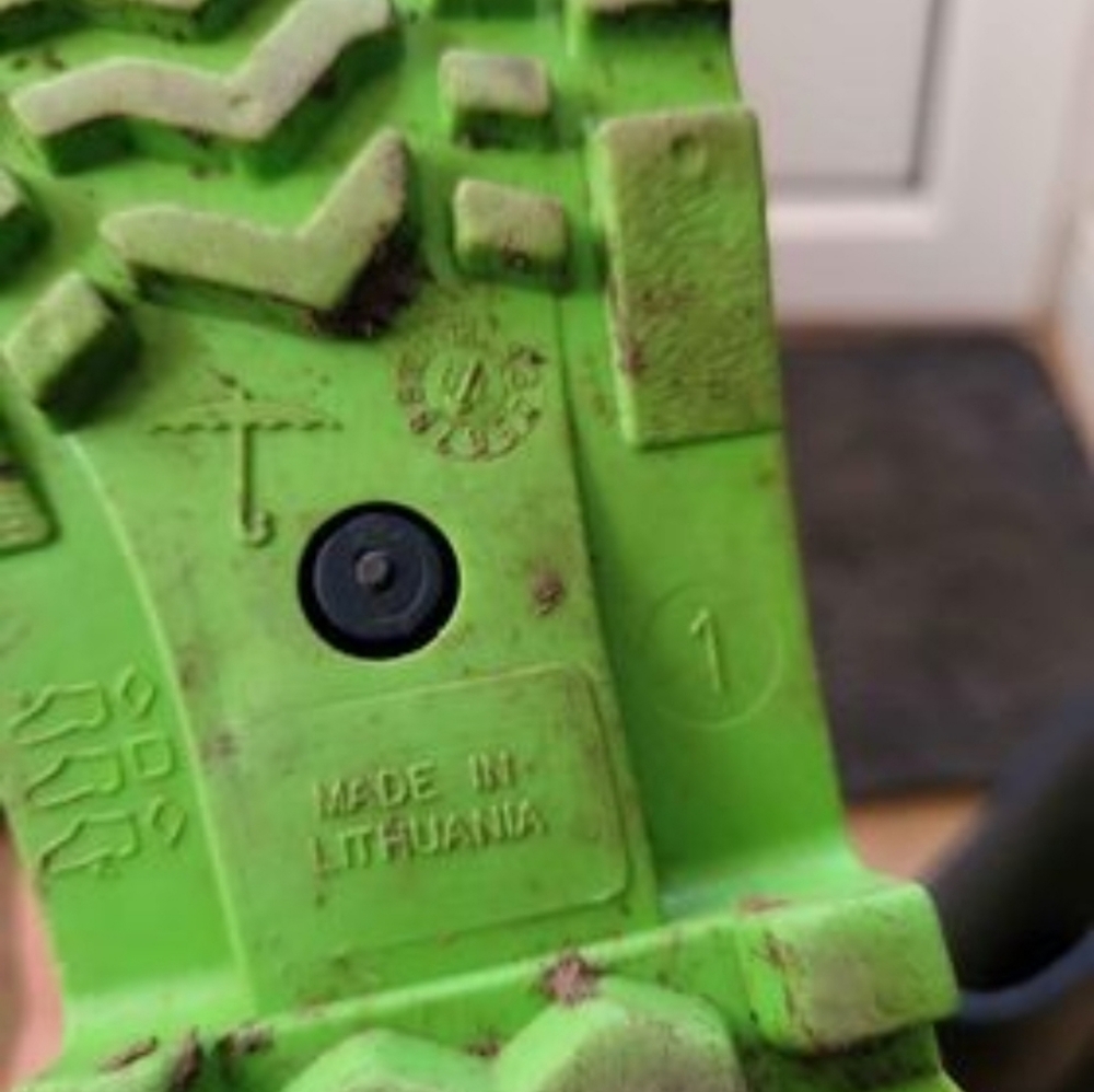 Older Boys wellies size 1 boots - Picture 3 of 3